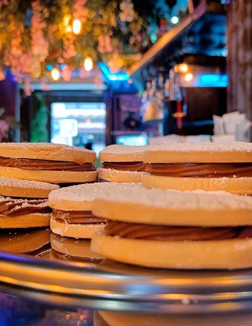 16 alfajores grandes